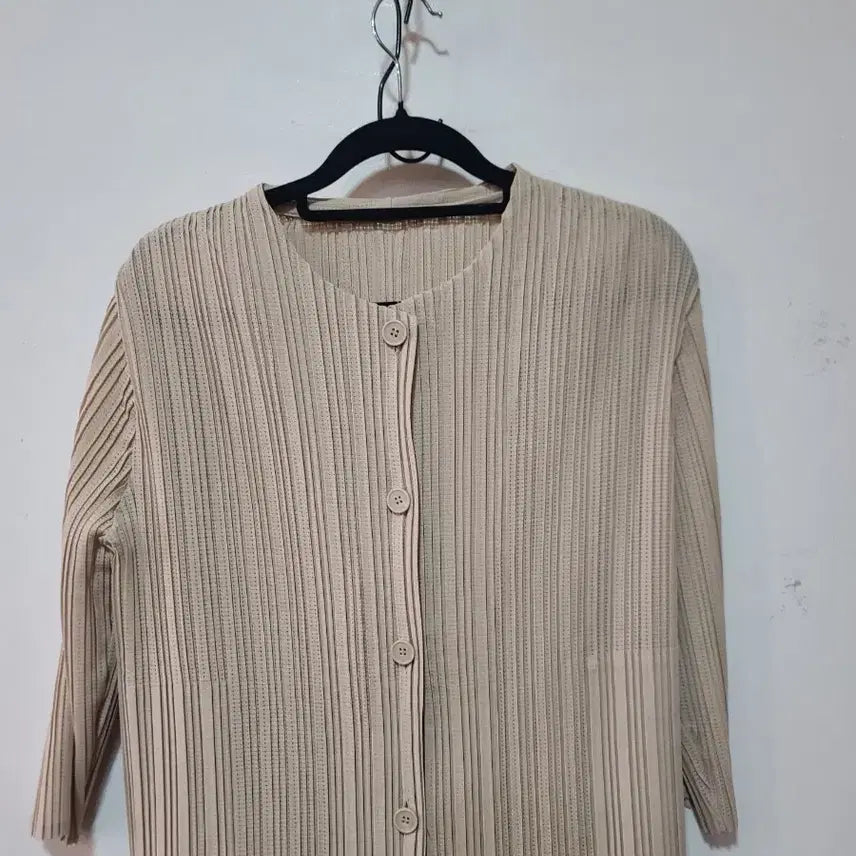 [BUNJANG] Beige Pleated Cardigan / 베이지 플리츠 가디건