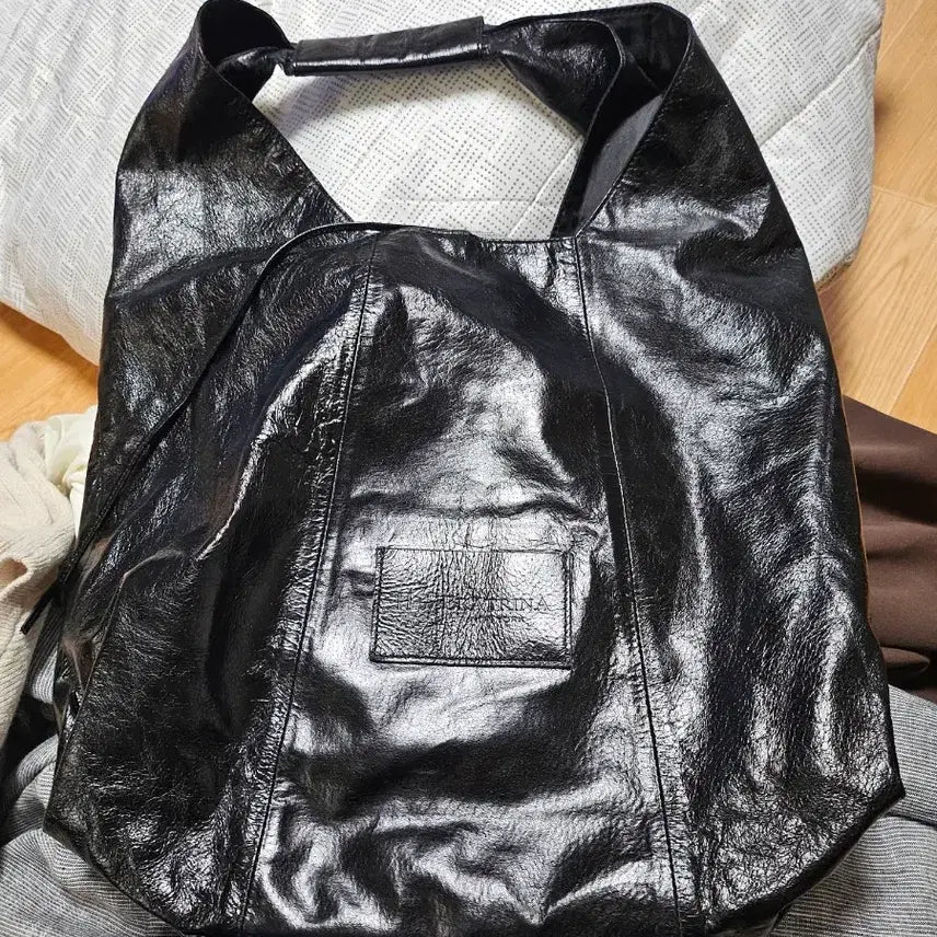 [BUNJANG] Claprina Black Leather Shoulder Bag / H by EKATRINA블랙 가죽 숄더백(시착만)