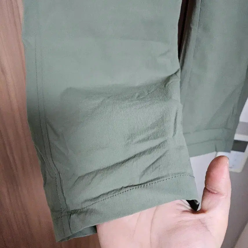 [BUNJANG] Siero Khaki Slacks Pants / (텍달린새옷)siero카키색 바스락바지 허리밴딩 바지95