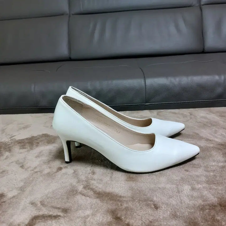 [BUNJANG] Pink Elephant White Heels / (240)분홍코끼리 구두