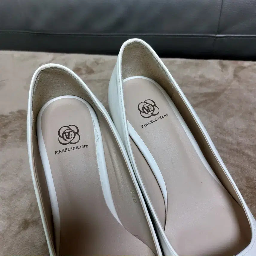 [BUNJANG] Pink Elephant White Heels / (240)분홍코끼리 구두