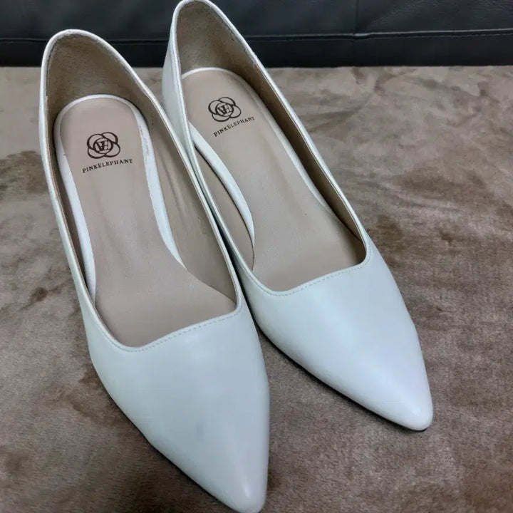 [BUNJANG] Pink Elephant White Heels / (240)분홍코끼리 구두