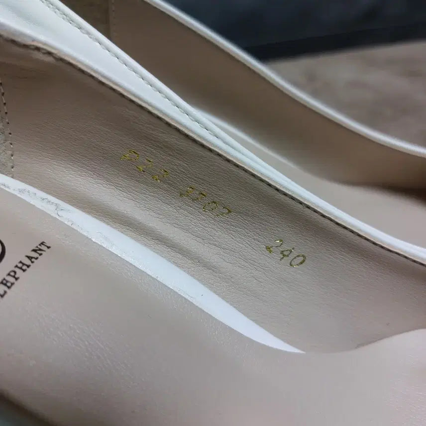 [BUNJANG] Pink Elephant White Heels / (240)분홍코끼리 구두