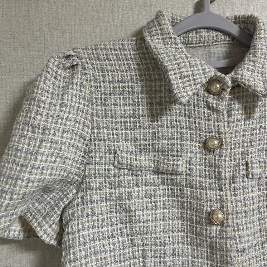 [BUNJANG] Tweed Jacket with Pearl Button Detail / 트위드 자켓 진주 버튼 장식