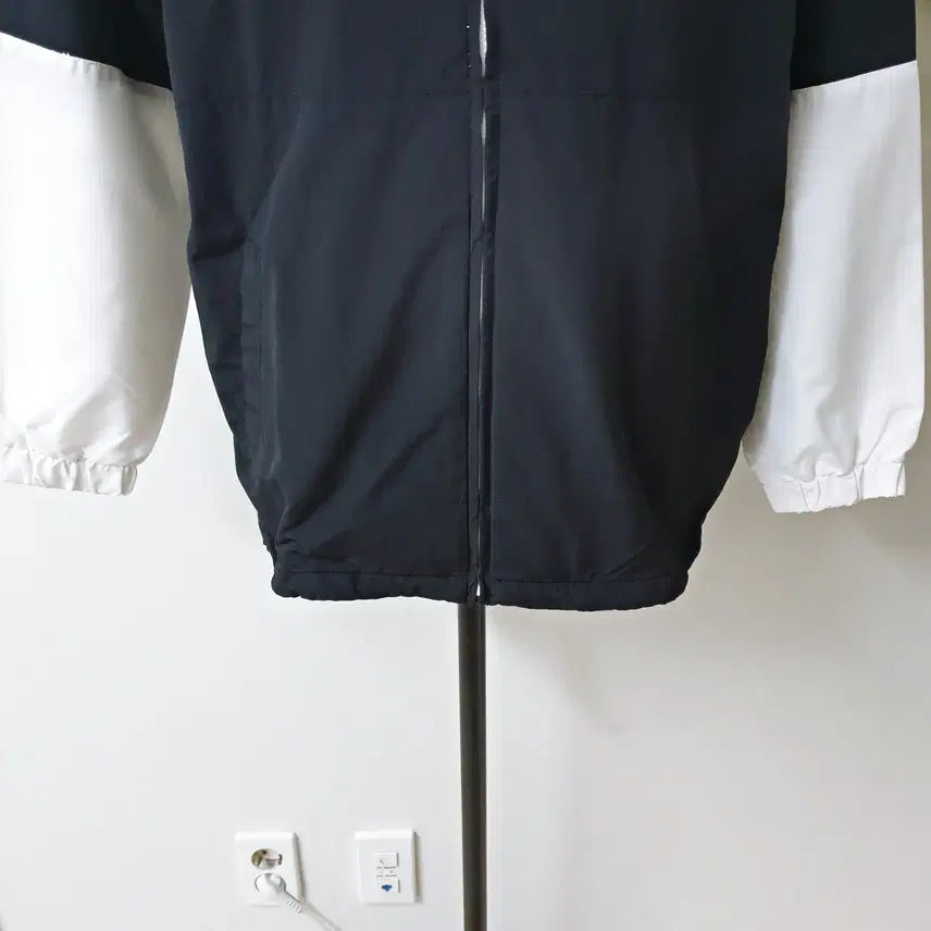 [BUNJANG] Who.A.U Unisex Windbreaker Jacket Black White / 후아유 남여공용 바람막이 90 95 블랙화이트 S