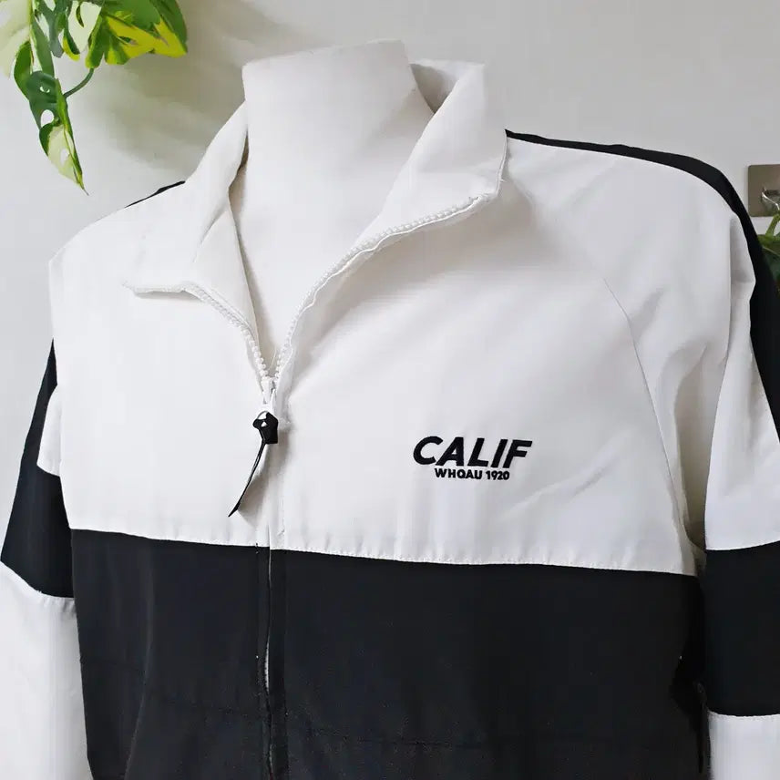 [BUNJANG] Who.A.U Unisex Windbreaker Jacket Black White / 후아유 남여공용 바람막이 90 95 블랙화이트 S