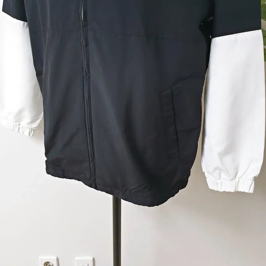 [BUNJANG] Who.A.U Unisex Windbreaker Jacket Black White / 후아유 남여공용 바람막이 90 95 블랙화이트 S