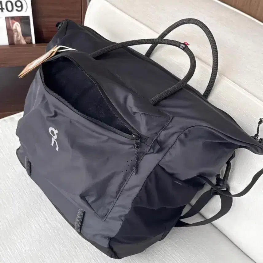 [BUNJANG] On Running Track Pack 35L Crossbody Bag / 신품 온 러닝 트랙 팩 35L 라이트 크로스백