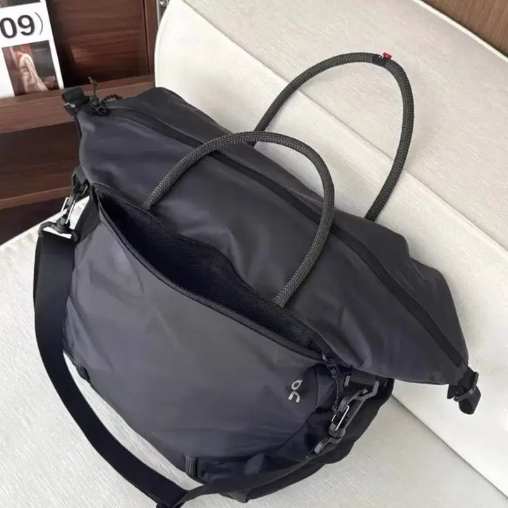 [BUNJANG] On Running Track Pack 35L Crossbody Bag / 신품 온 러닝 트랙 팩 35L 라이트 크로스백