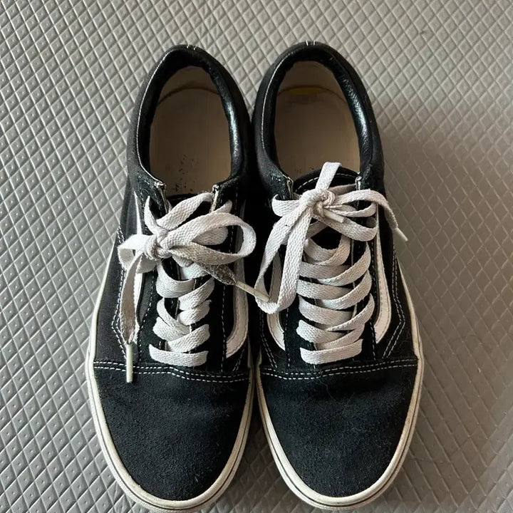 [BUNJANG] Vans Old Skool Black Sneakers 235 / Vans 올드스쿨 블랙 스니커즈 235