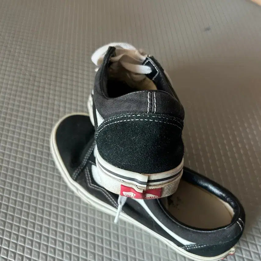 [BUNJANG] Vans Old Skool Black Sneakers 235 / Vans 올드스쿨 블랙 스니커즈 235