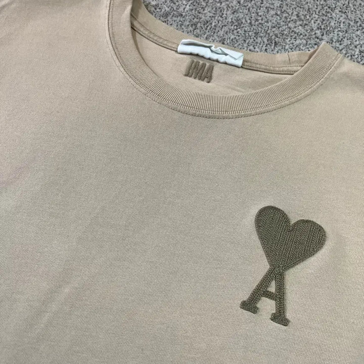 [BUNJANG] Ami Heart Patch Short Sleeve T-shirt / 아미 하트 반팔