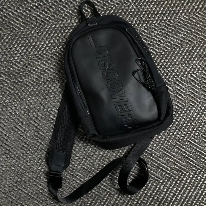 [BUNJANG] Discovery Mountain Deersome Round Sling Bag / 디스커버리 마운틴 디어썸 라운드 슬링백y 4849