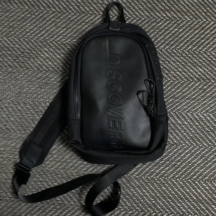 [BUNJANG] Discovery Mountain Deersome Round Sling Bag / 디스커버리 마운틴 디어썸 라운드 슬링백y 4849