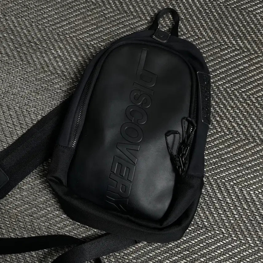 [BUNJANG] Discovery Mountain Deersome Round Sling Bag / 디스커버리 마운틴 디어썸 라운드 슬링백y 4849