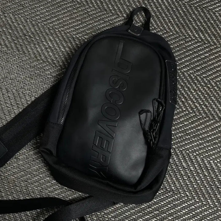 [BUNJANG] Discovery Mountain Deersome Round Sling Bag / 디스커버리 마운틴 디어썸 라운드 슬링백y 4849