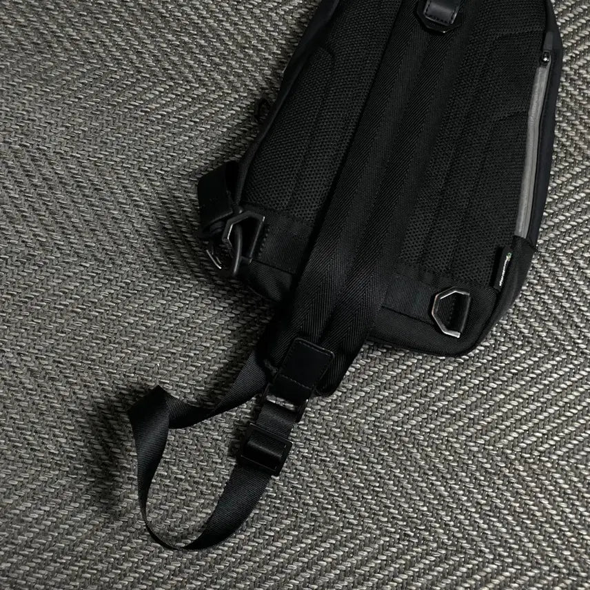 [BUNJANG] Discovery Mountain Deersome Round Sling Bag / 디스커버리 마운틴 디어썸 라운드 슬링백y 4849
