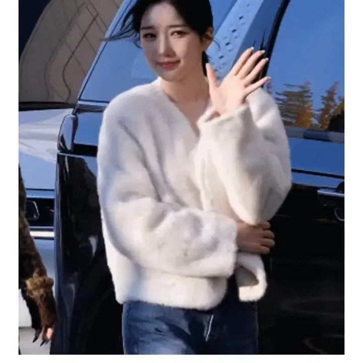 [BUNJANG] KOLEAT V-Neck Fogni Mouton Ivory / KOLEAT 브이넥 포그니 무스탕 아이보리