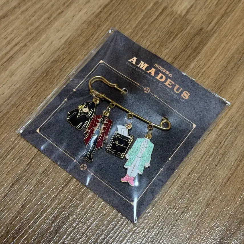 [BUNJANG] Amadeus Theater MD Brooch / 연극 아마데우스 MD 옷핀브로치
