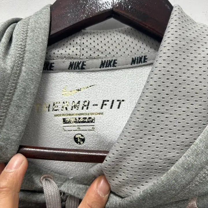 [BUNJANG] Nike Therma-FIT Fleece Hoodie (Size 100) / [만원 아라비아빈티지]나이키 Therma-FIT 기모 후드티 100