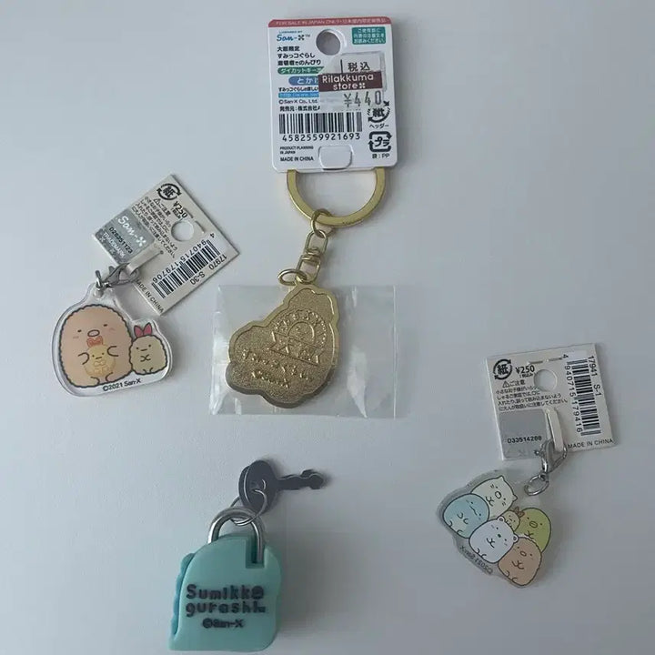 [BUNJANG] Sumikko Gurashi Tokage Lock and Keyring Bundle Set / [일괄] 정품 스밋코구라시 토카게 자물쇠 외 키링