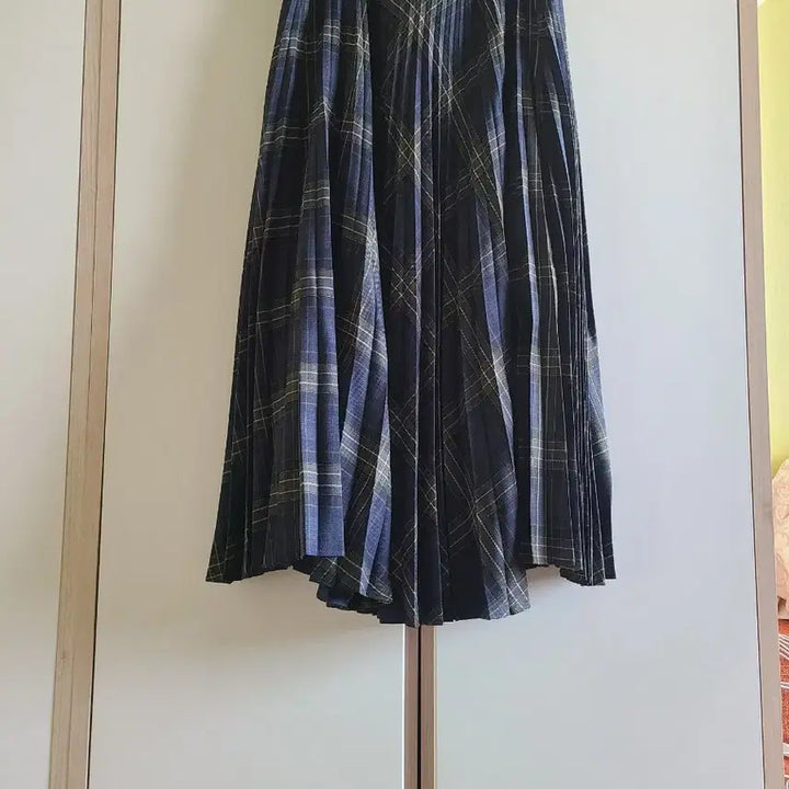 [BUNJANG] HAZZYS Check Pleated Long Skirt / 2024HAZZYS체크 플리츠 롱 스커트