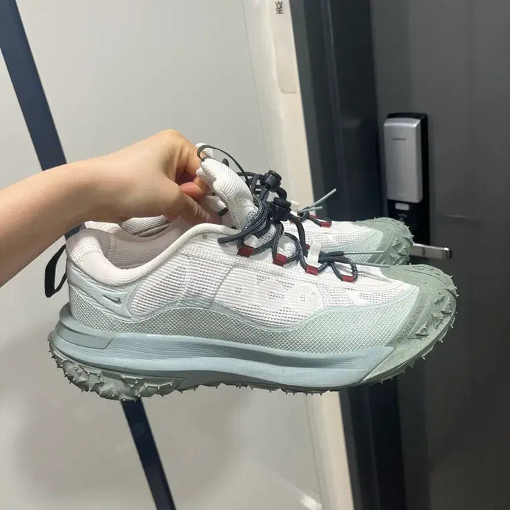 [BUNJANG] Nike ACG Mountain Fly 2 Low Gore-Tex Phantom Dark Smoke Grey Sneakers / 나이키 ACG 마운틴 플라이 2 로우 고어텍스 팬텀 다크 스모크 그레이