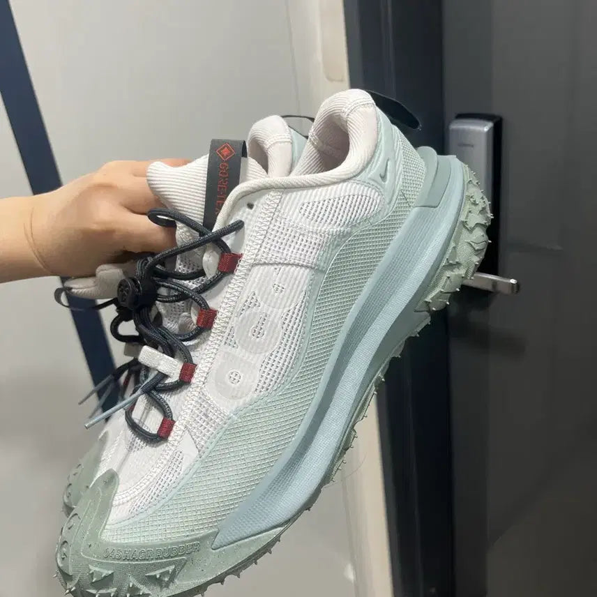 [BUNJANG] Nike ACG Mountain Fly 2 Low Gore-Tex Phantom Dark Smoke Grey Sneakers / 나이키 ACG 마운틴 플라이 2 로우 고어텍스 팬텀 다크 스모크 그레이