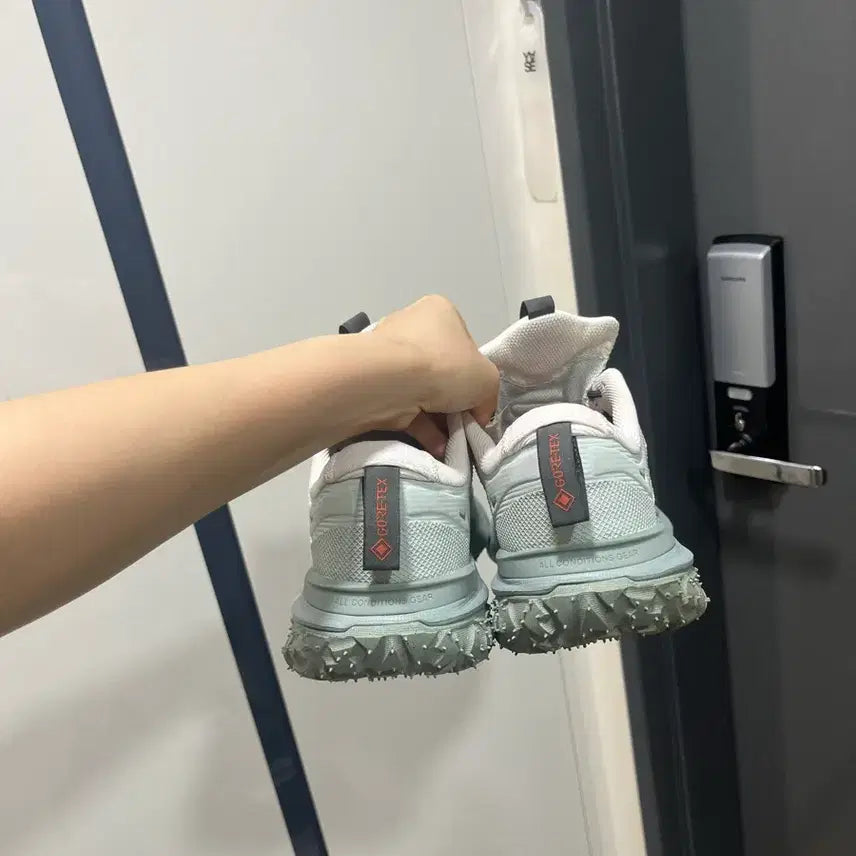 [BUNJANG] Nike ACG Mountain Fly 2 Low Gore-Tex Phantom Dark Smoke Grey Sneakers / 나이키 ACG 마운틴 플라이 2 로우 고어텍스 팬텀 다크 스모크 그레이