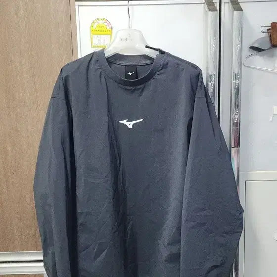 [BUNJANG] Mizuno Woven Windbreaker Sweatshirt / 미즈노 우븐 바람막이 맨투맨 100