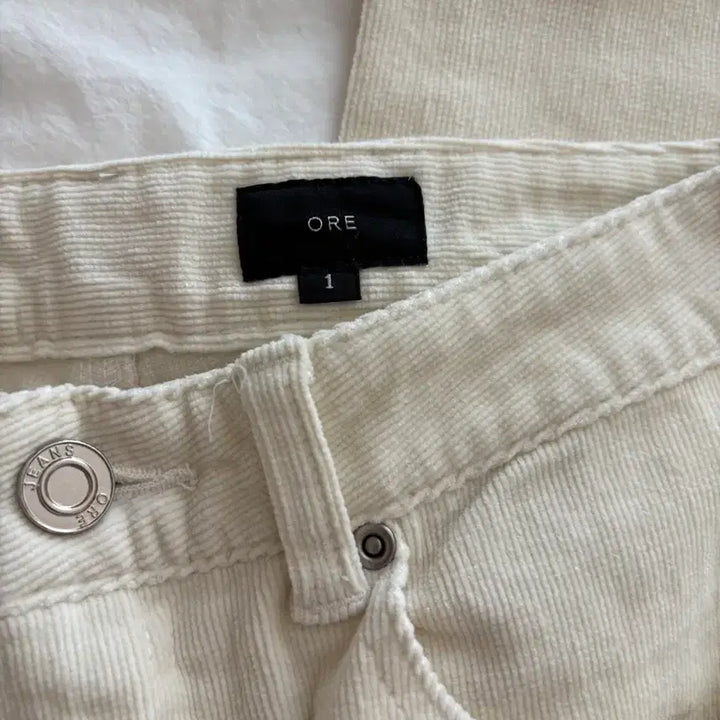[BUNJANG] Ore Slim Fit Corduroy Pants - Ecru Size 1 / Ore 오어 슬림핏 코듀로이 팬츠 에크루 1사이즈