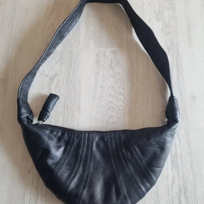 [BUNJANG] Black Leather Hobo Bag / 블랙 가죽 호보 숄더앤크로스백