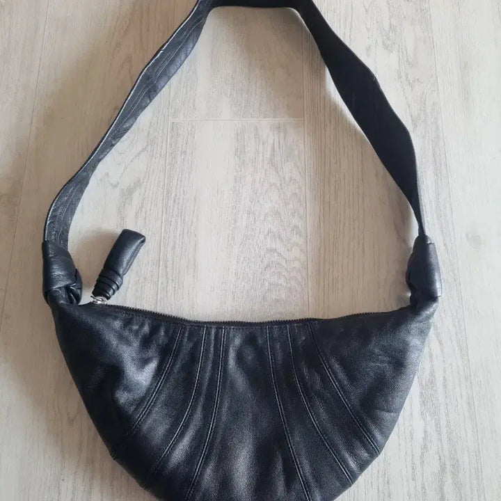 [BUNJANG] Black Leather Hobo Bag / 블랙 가죽 호보 숄더앤크로스백