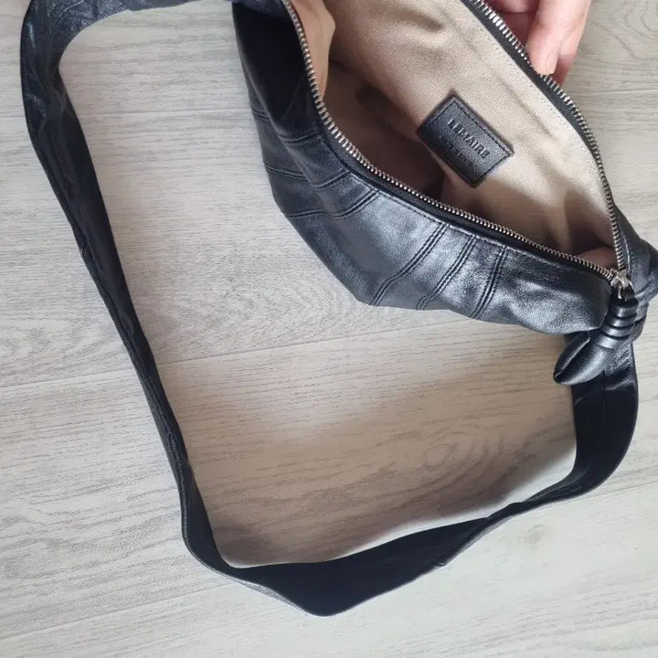 [BUNJANG] Black Leather Hobo Bag / 블랙 가죽 호보 숄더앤크로스백