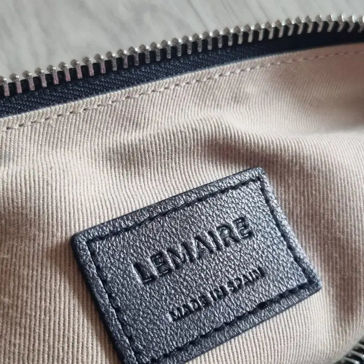 [BUNJANG] Black Leather Hobo Bag / 블랙 가죽 호보 숄더앤크로스백
