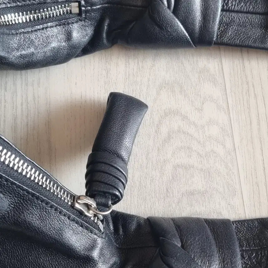 [BUNJANG] Black Leather Hobo Bag / 블랙 가죽 호보 숄더앤크로스백
