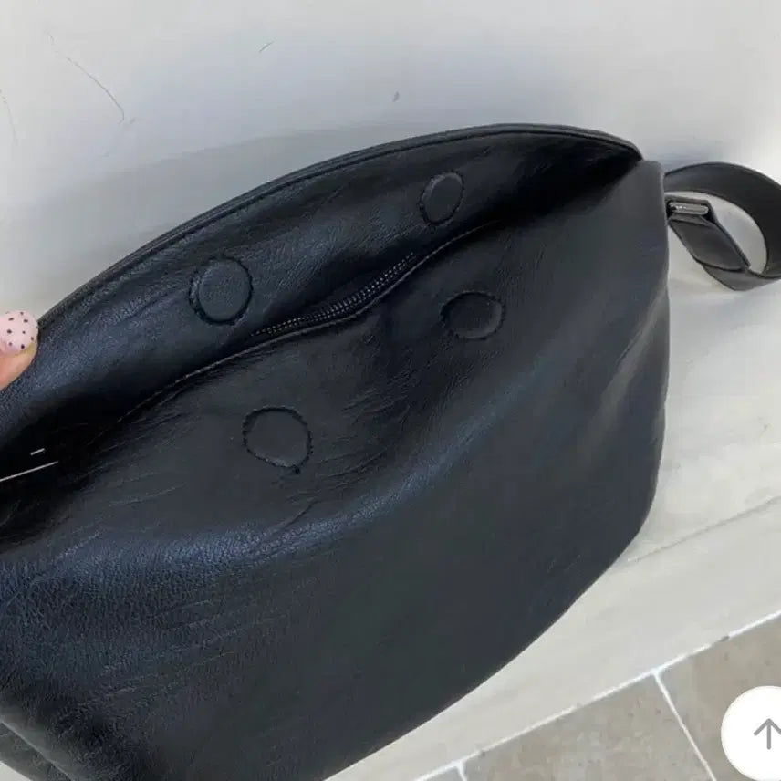 [BUNJANG] Black Leather Crossbody Shoulder Bag / 블랙 레더 크로스백 숄더백