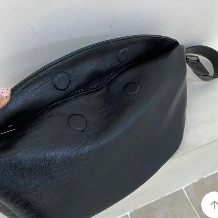 [BUNJANG] Black Leather Crossbody Shoulder Bag / 블랙 레더 크로스백 숄더백