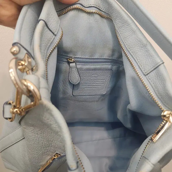 [BUNJANG] Coach Sky Blue Leather Shoulder Bag / 코치 하늘색 가죽 숄더백
