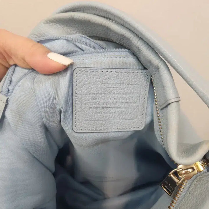 [BUNJANG] Coach Sky Blue Leather Shoulder Bag / 코치 하늘색 가죽 숄더백