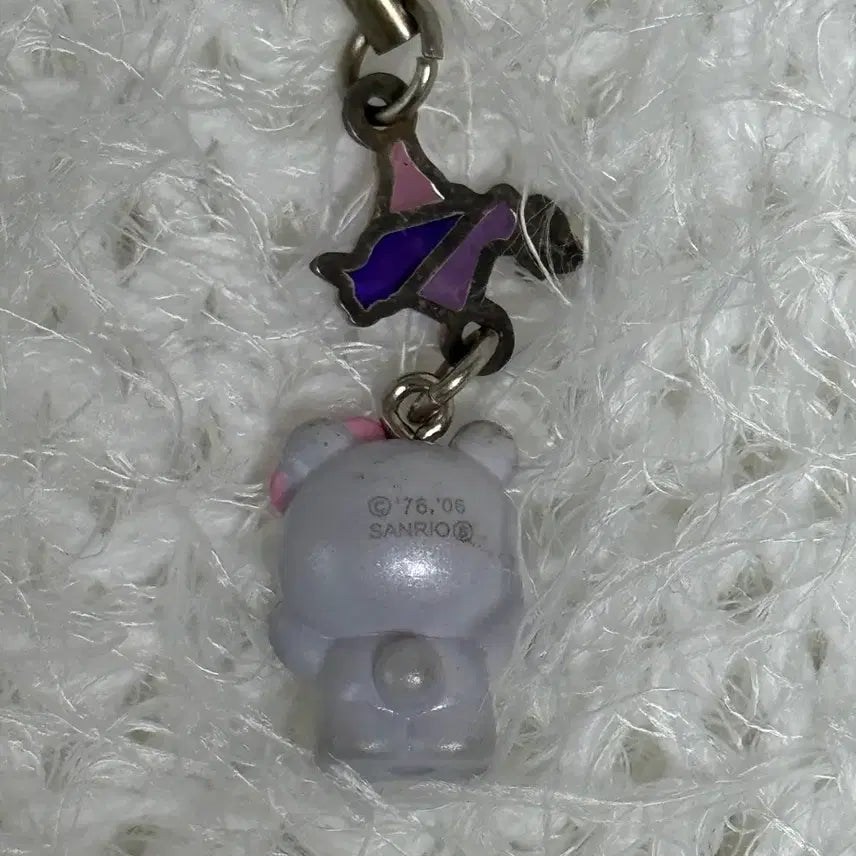 [BUNJANG] Hello Kitty Hokkaido Lavender Edition Strap / 고전 키티 훗카이도 라벤더 지역한정 키티스트랩