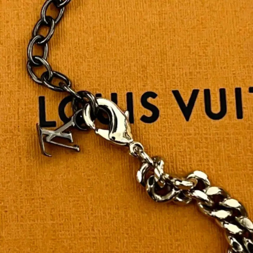 [BUNJANG] Louis Vuitton Chain Necklace Silver Black / 루이비통 체인 목걸이 실버 블랙
