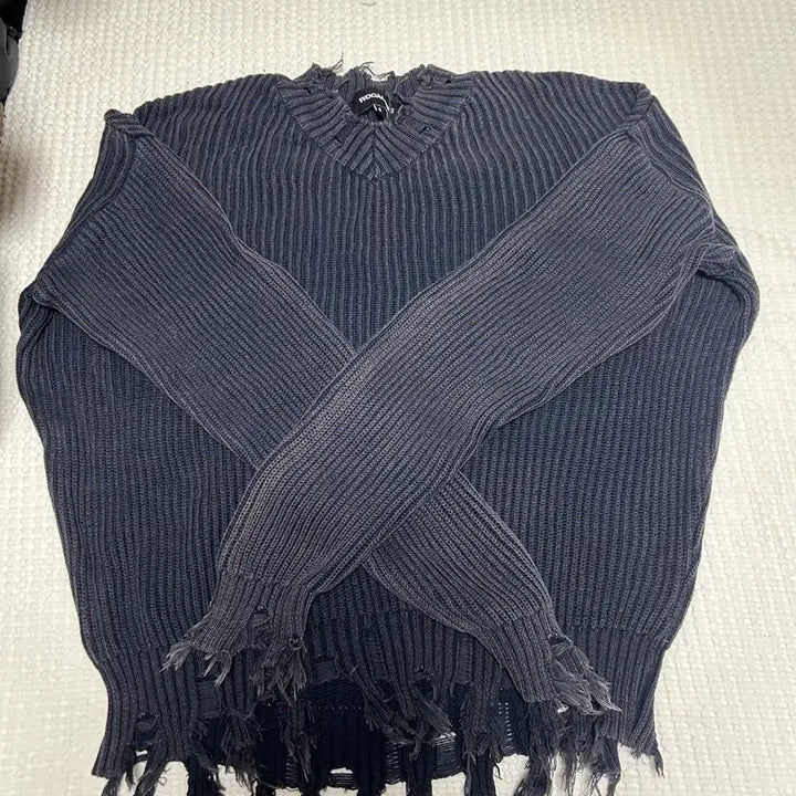 [BUNJANG] W.ANGLE V-Neck Damage Knit Dark Purple / 우알롱 V넥 데미지 니트 다크퍼플