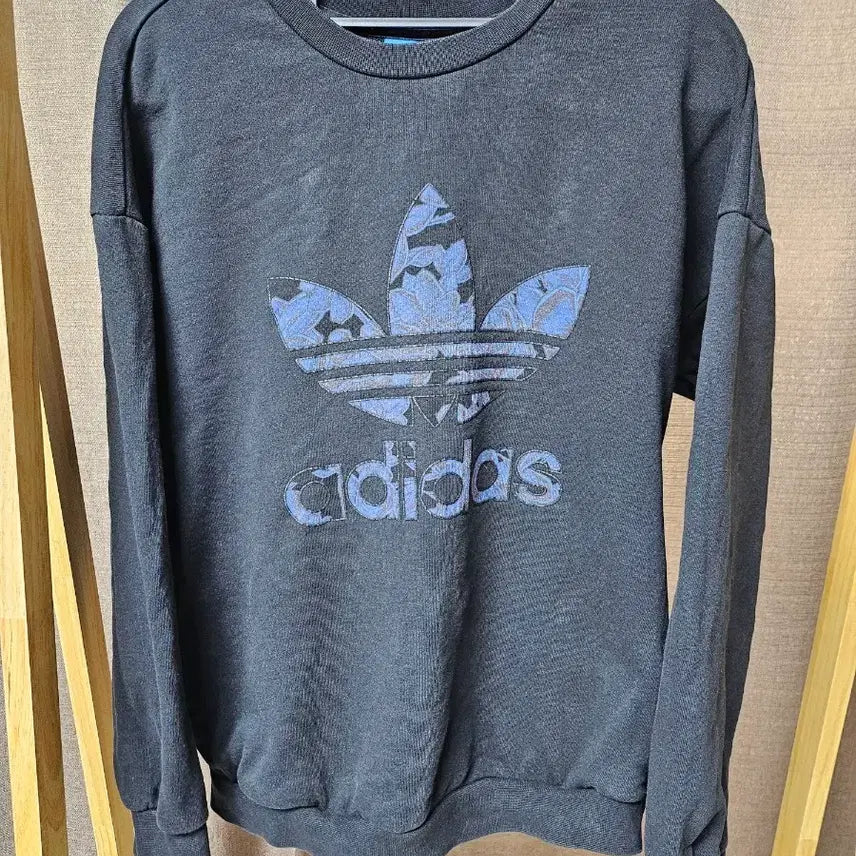 [BUNJANG] Adidas Trefoil Flower Printed Sweatshirt / 아디다스 블랙 플라워 트레포일 맨투맨