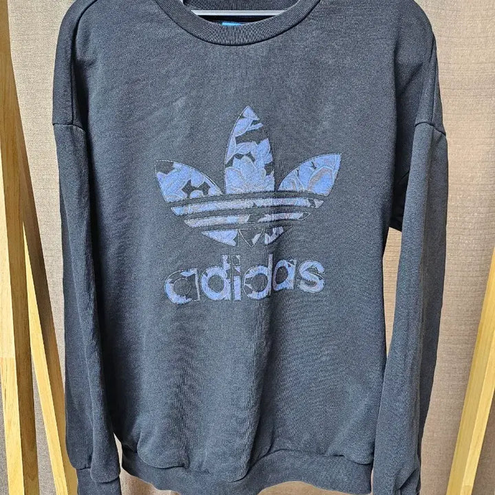 [BUNJANG] Adidas Trefoil Flower Printed Sweatshirt / 아디다스 블랙 플라워 트레포일 맨투맨