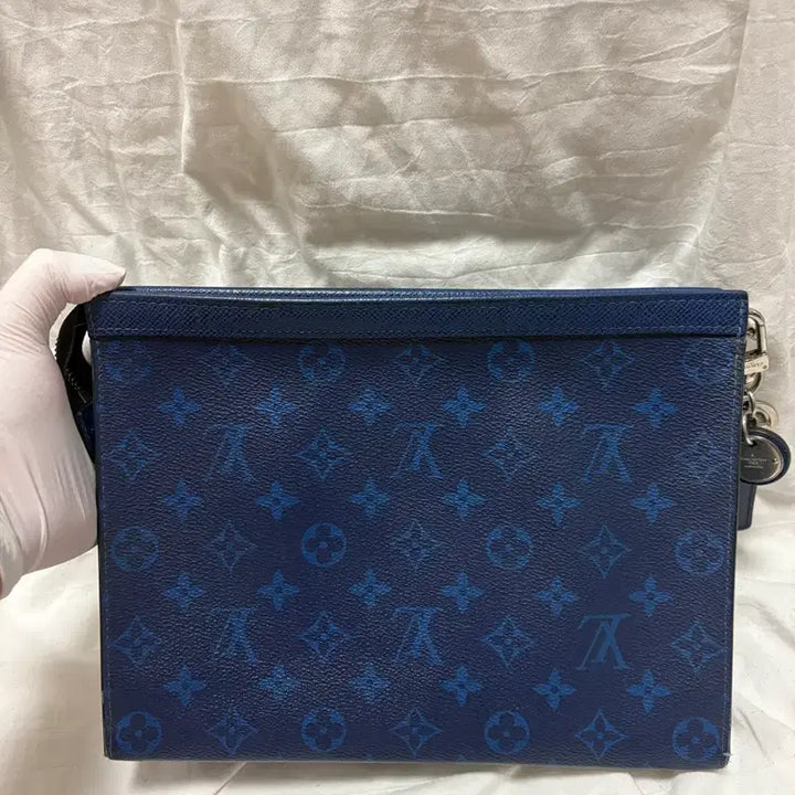 [BUNJANG] Louis Vuitton Pochette Voyage MM Clutch Pacific Blue / [키링포함/정품] 루이비통 포쉐트 보야주 MM 클러치 퍼시픽블루