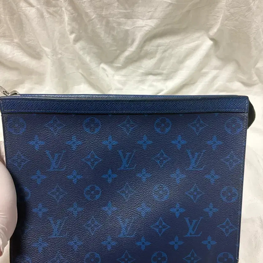[BUNJANG] Louis Vuitton Pochette Voyage MM Clutch Pacific Blue / [키링포함/정품] 루이비통 포쉐트 보야주 MM 클러치 퍼시픽블루