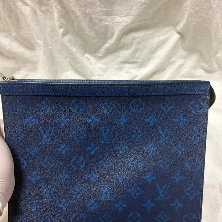 [BUNJANG] Louis Vuitton Pochette Voyage MM Clutch Pacific Blue / [키링포함/정품] 루이비통 포쉐트 보야주 MM 클러치 퍼시픽블루