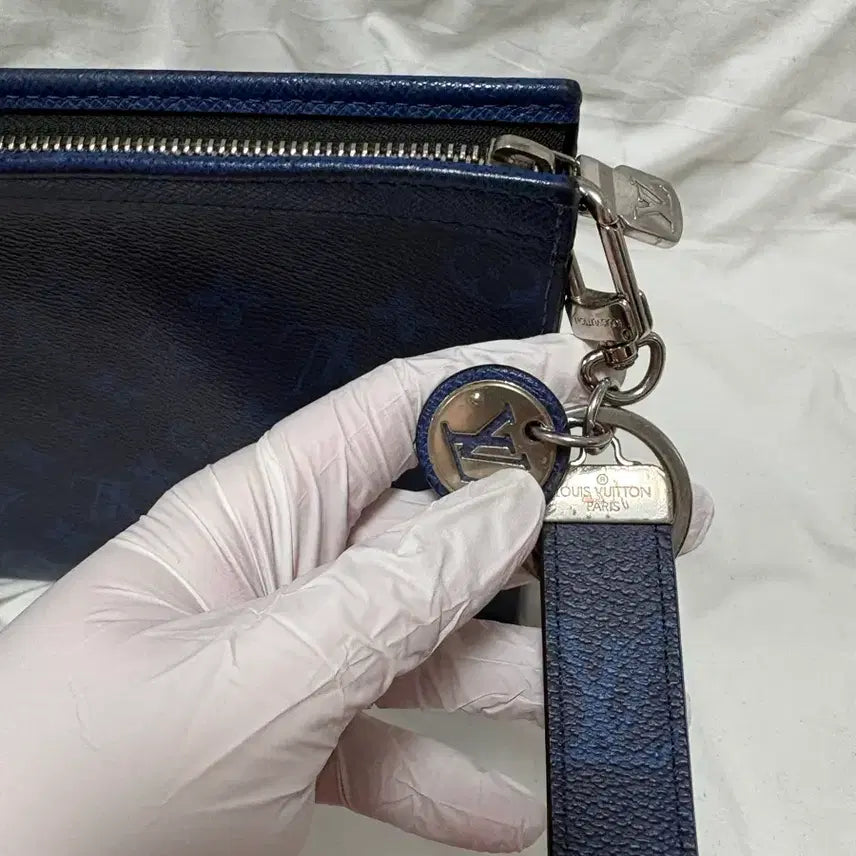 [BUNJANG] Louis Vuitton Pochette Voyage MM Clutch Pacific Blue / [키링포함/정품] 루이비통 포쉐트 보야주 MM 클러치 퍼시픽블루