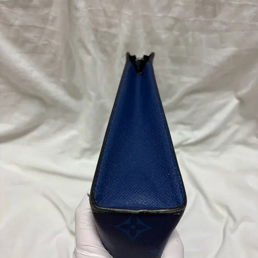 [BUNJANG] Louis Vuitton Pochette Voyage MM Clutch Pacific Blue / [키링포함/정품] 루이비통 포쉐트 보야주 MM 클러치 퍼시픽블루